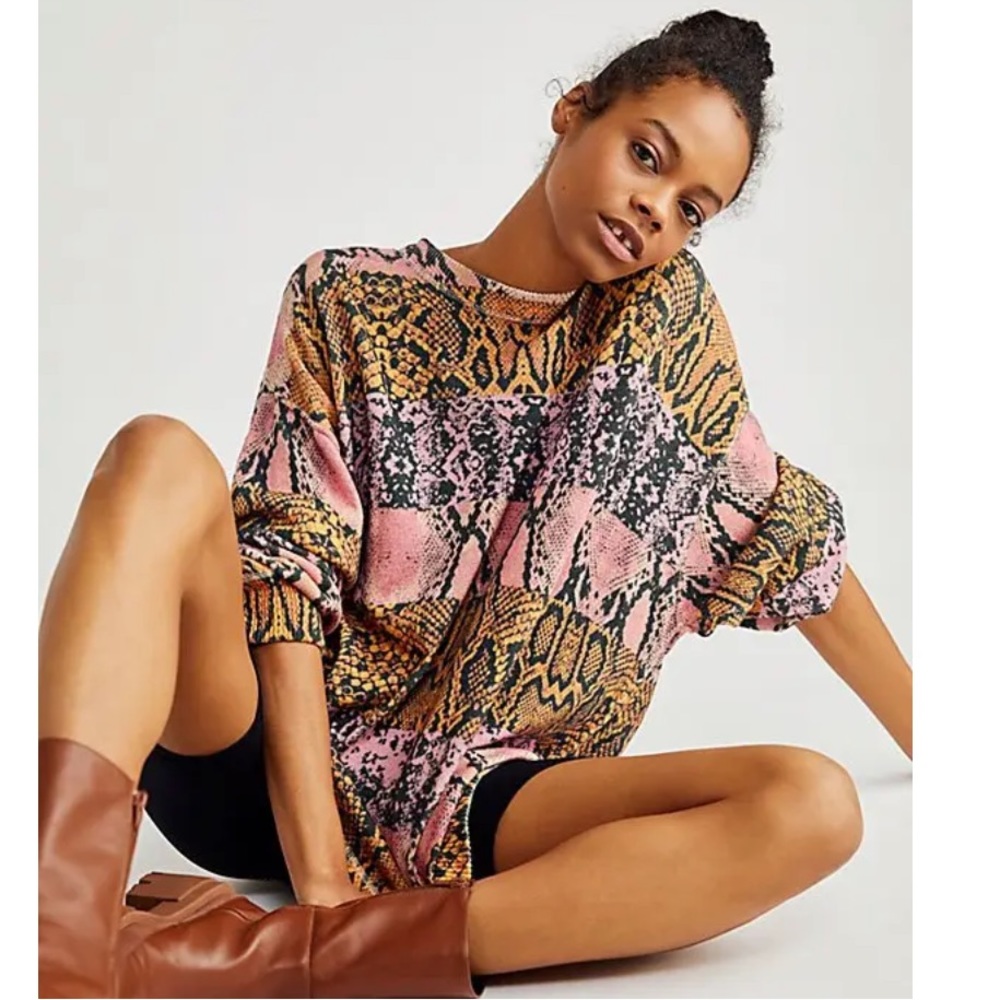 Free People Cosmos Graphic Python Oversized
Pullover Small great condition